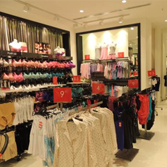 LA VEEIN ROSE Retail Showroom Muscat